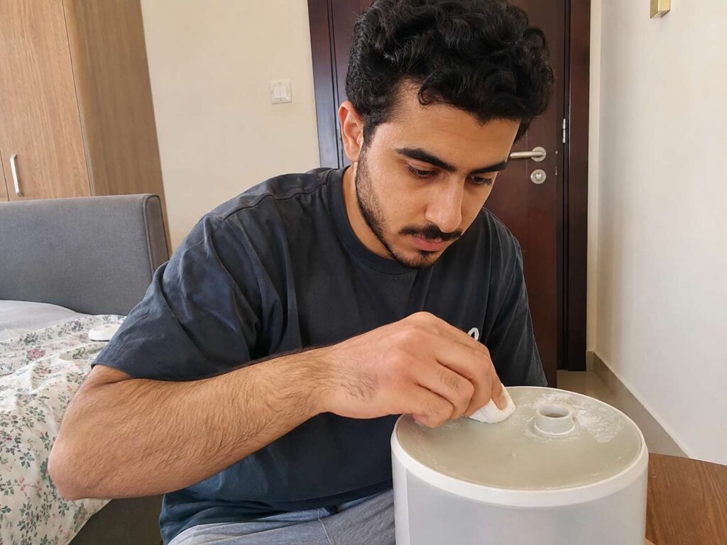 A man is cleaning an ultrasonic humidifier