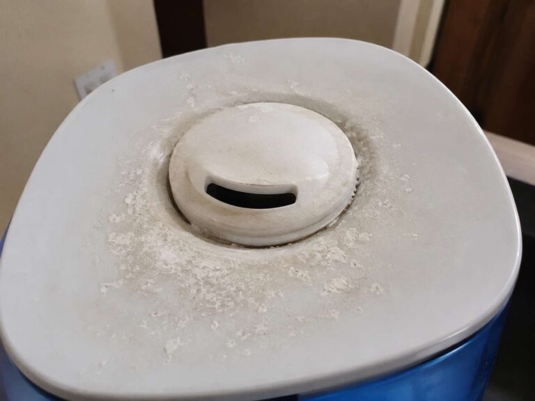 White stains on a humidifier