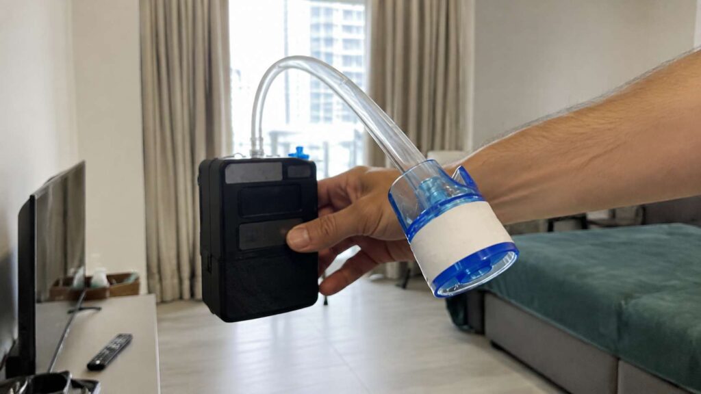 air allergen testing in a living room of uae home